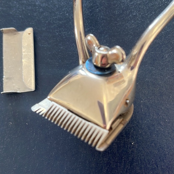 Vintage Hercules Manual Hair Clippers - Picture 5 of 8